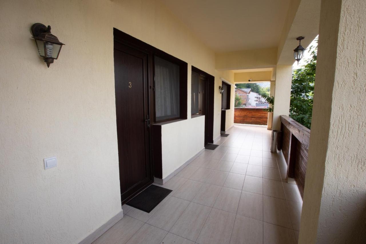Casa Camelia Otel Dubova Dış mekan fotoğraf