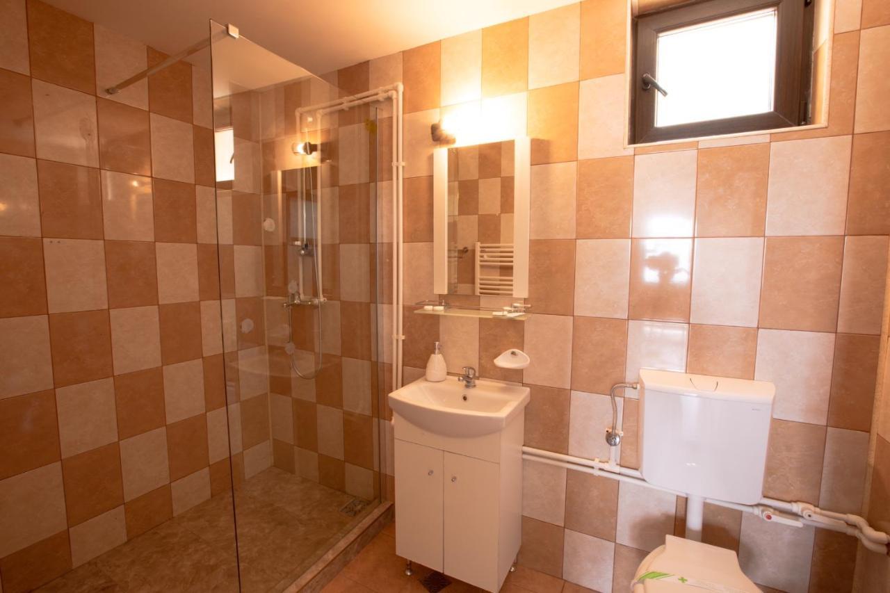 Casa Camelia Otel Dubova Dış mekan fotoğraf